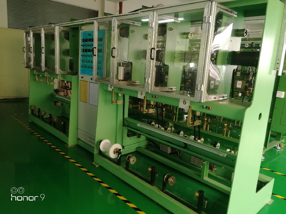 六頭單控型絲包機